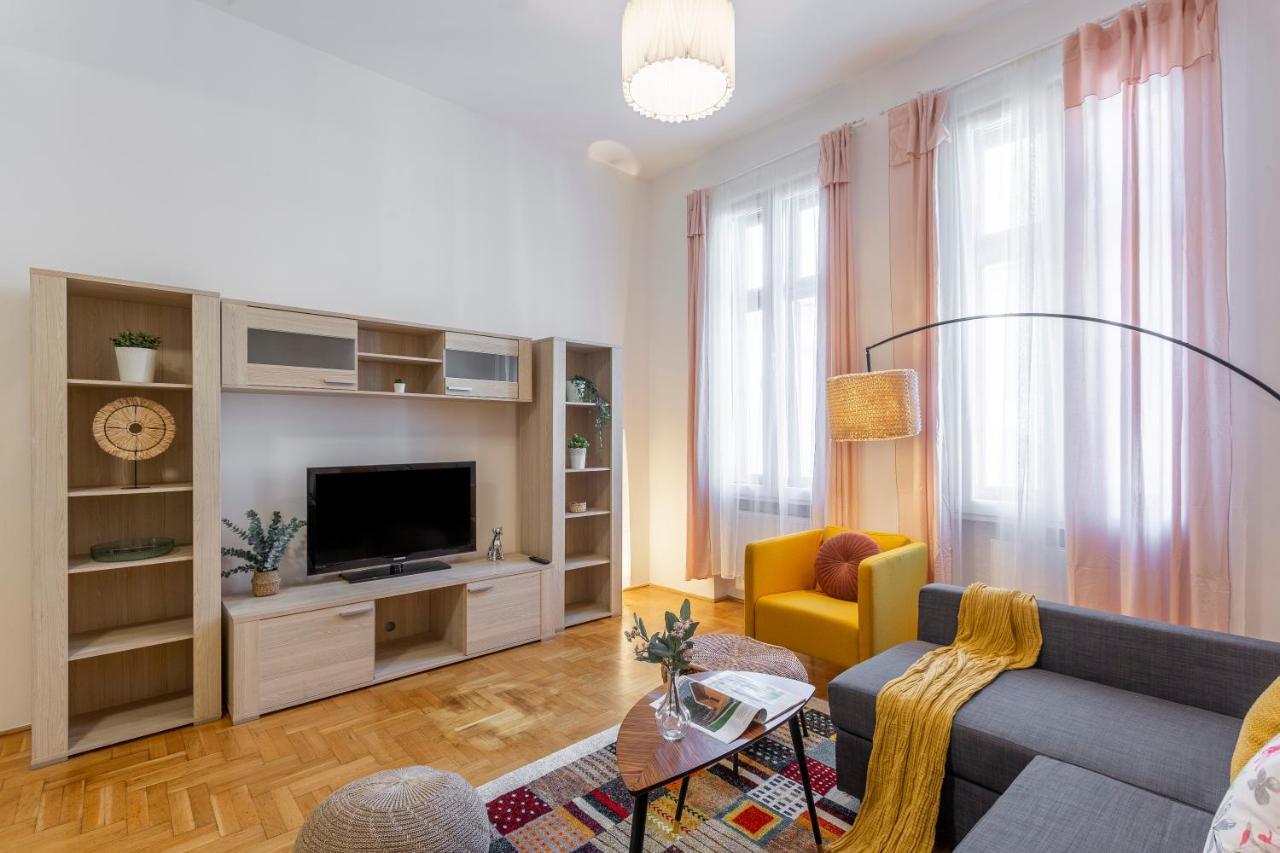 Cozy Home By Bella In The Heart Of Βουδαπέστη Εξωτερικό φωτογραφία