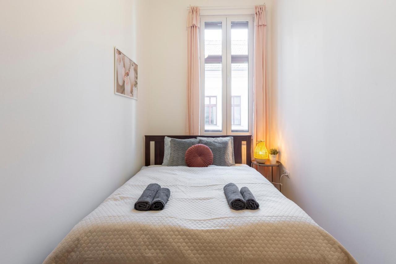 Cozy Home By Bella In The Heart Of Βουδαπέστη Εξωτερικό φωτογραφία
