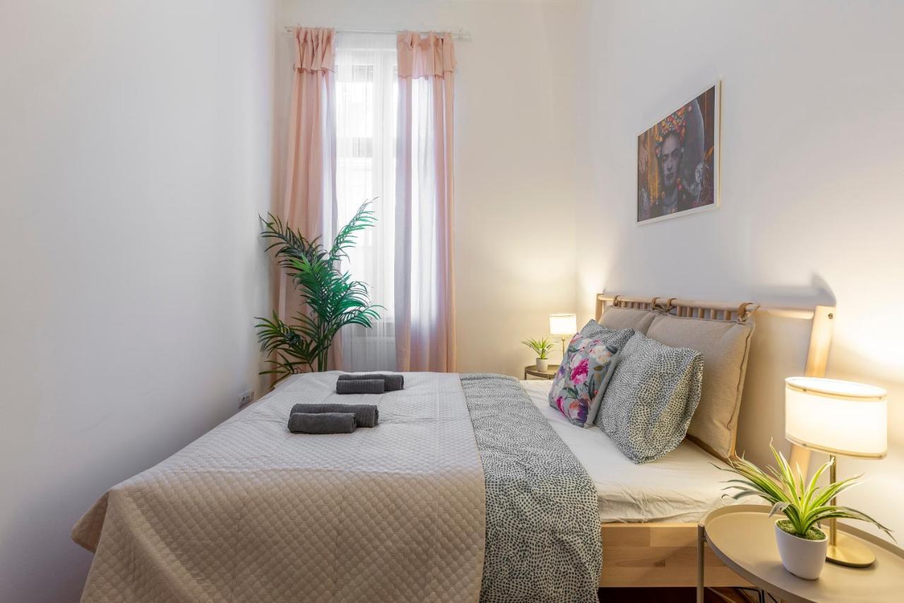 Cozy Home By Bella In The Heart Of Βουδαπέστη Εξωτερικό φωτογραφία